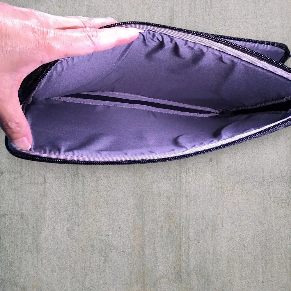 Tumi slip your